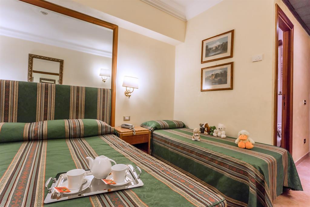 Raeli Hotel Lux Rome Bagian luar foto