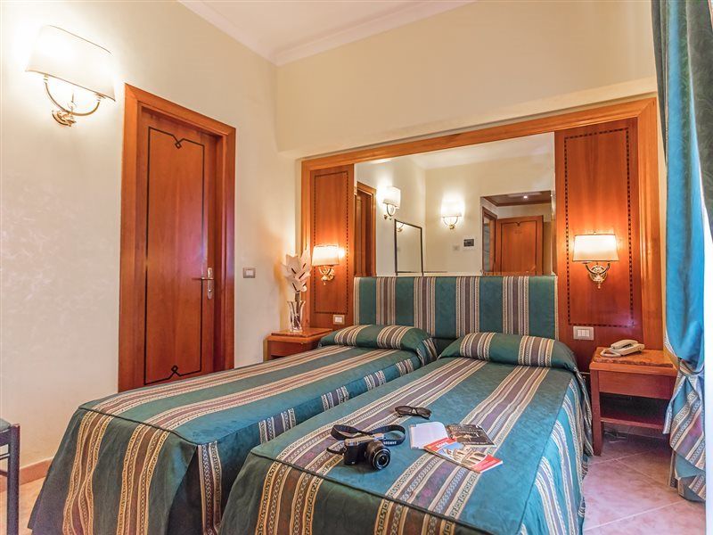 Raeli Hotel Lux Rome Bagian luar foto