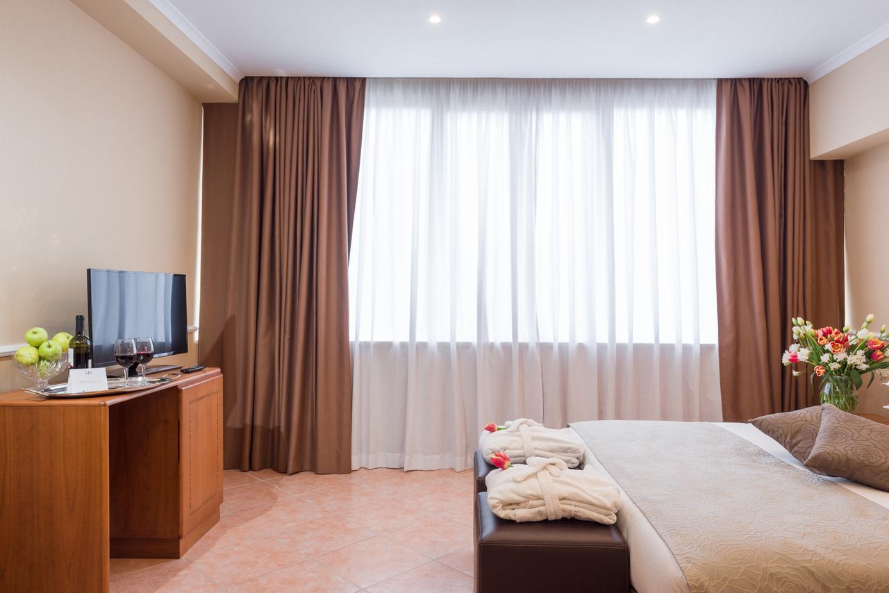 Raeli Hotel Lux Rome Bagian luar foto