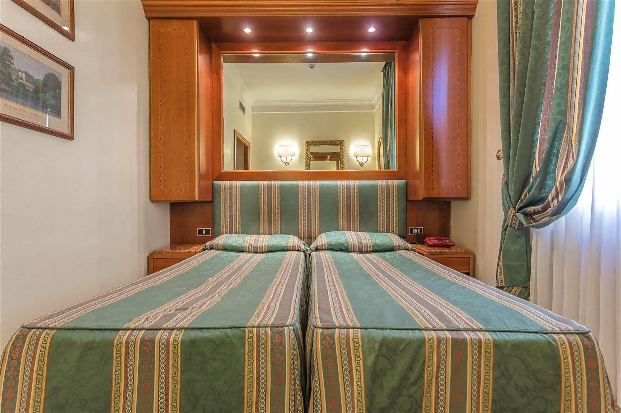Raeli Hotel Lux Rome Bagian luar foto