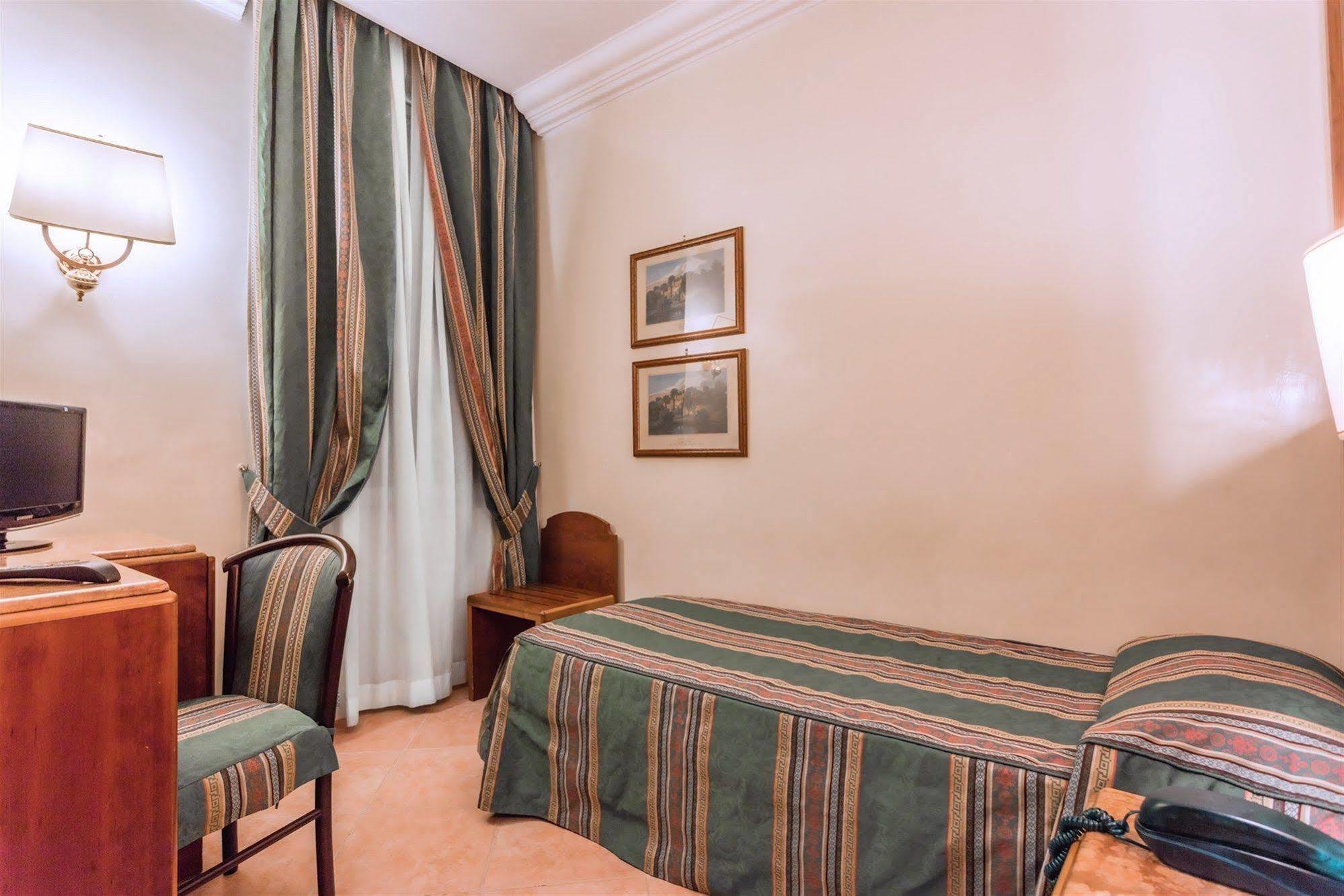 Raeli Hotel Lux Rome Bagian luar foto