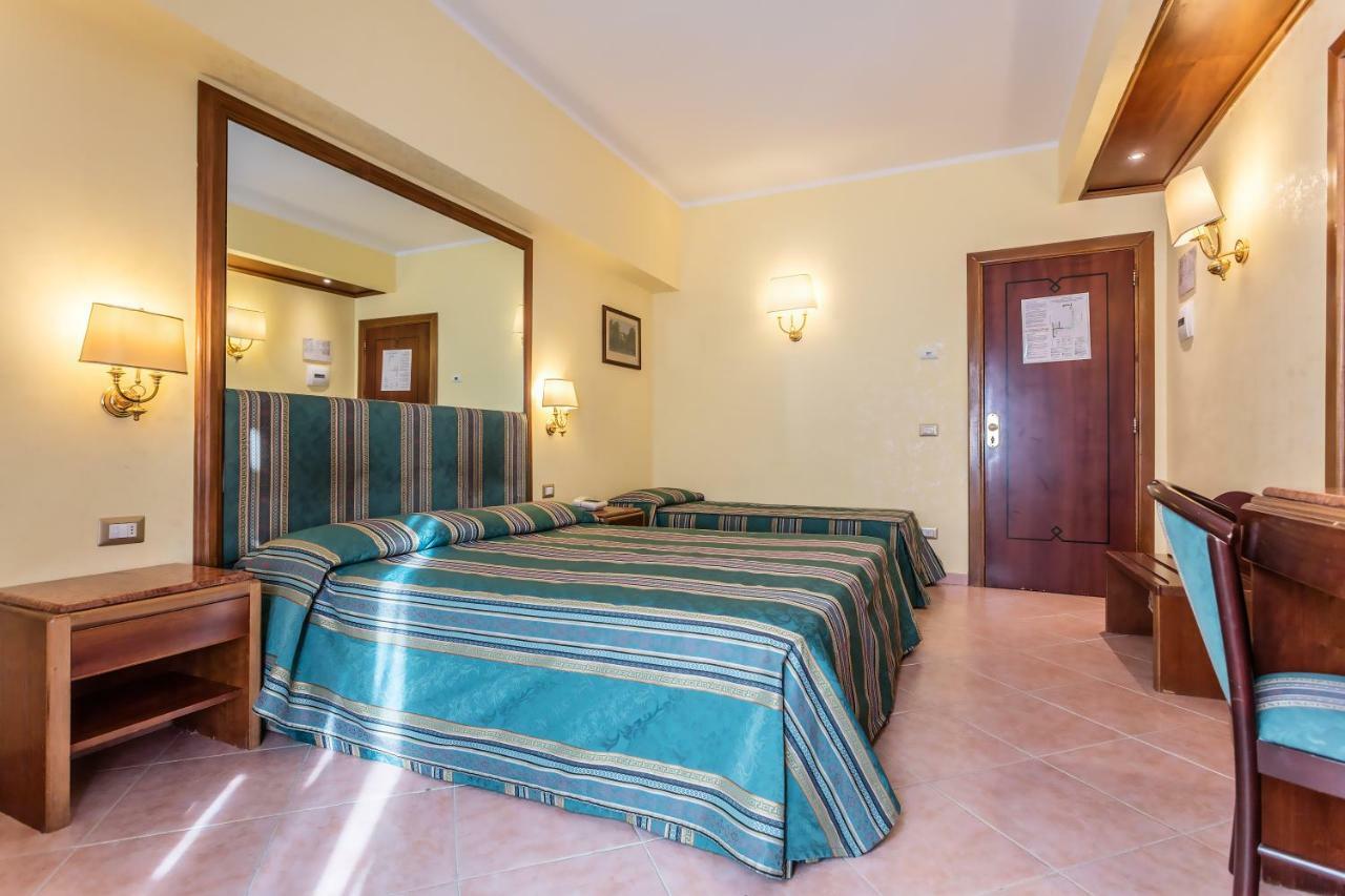 Raeli Hotel Lux Rome Bagian luar foto
